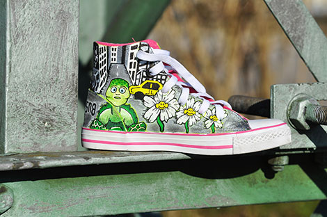 Detailaufnahme Schuhe Schildkröte