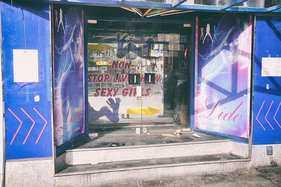 Reeperbahn - Eingangstür nach einer langen Nacht