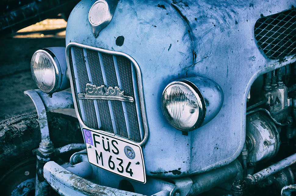 Eicher-Traktor Frontansicht im Detail Eicher-Traktor Frontansicht im Detail