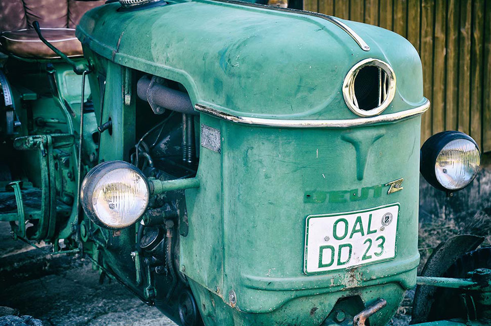 Alter Deutz-Traktor im Detail